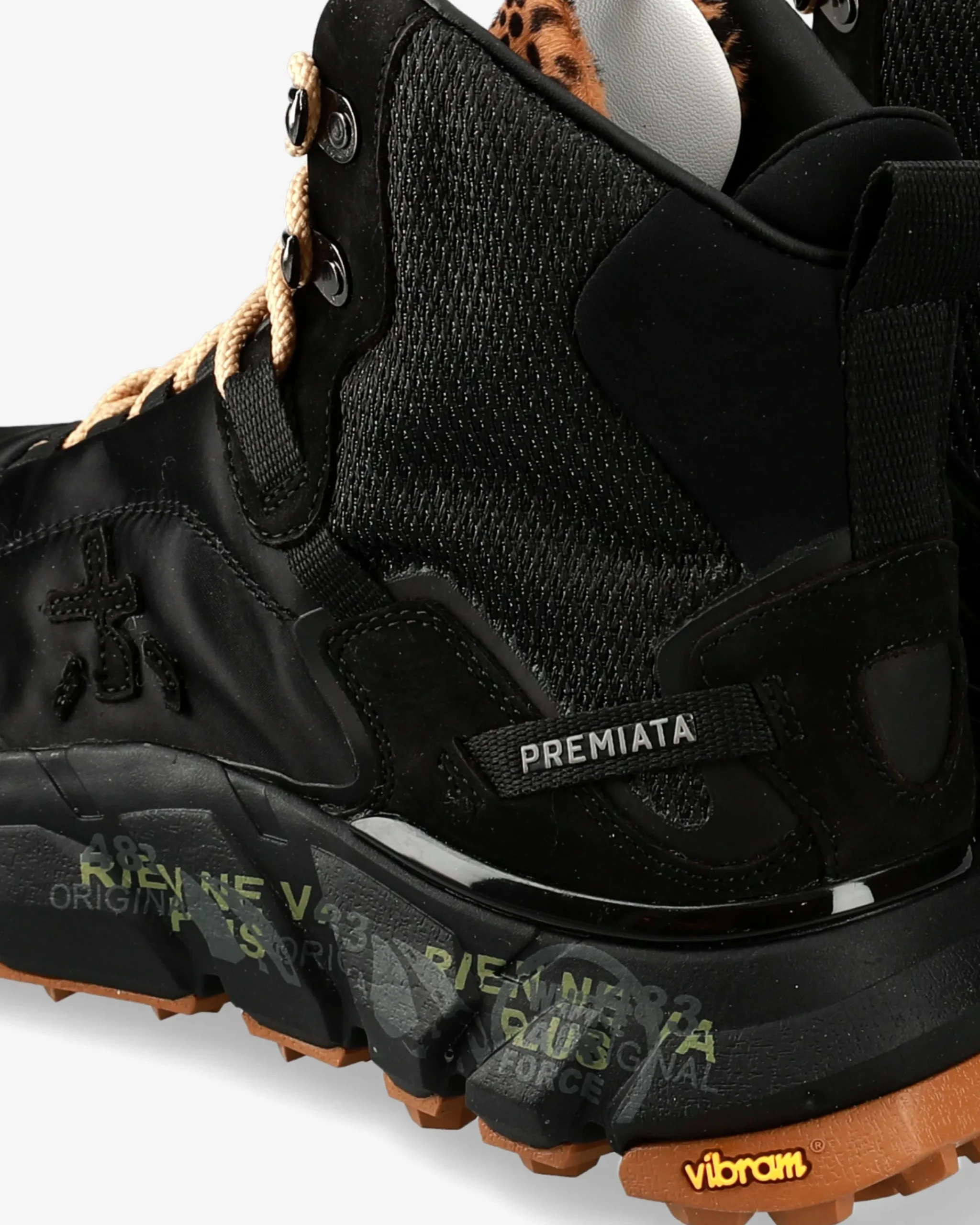 Donna Premiata SAINTCROSSD 377